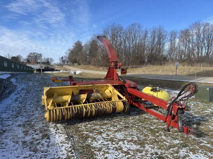 new-holland-790-image-1