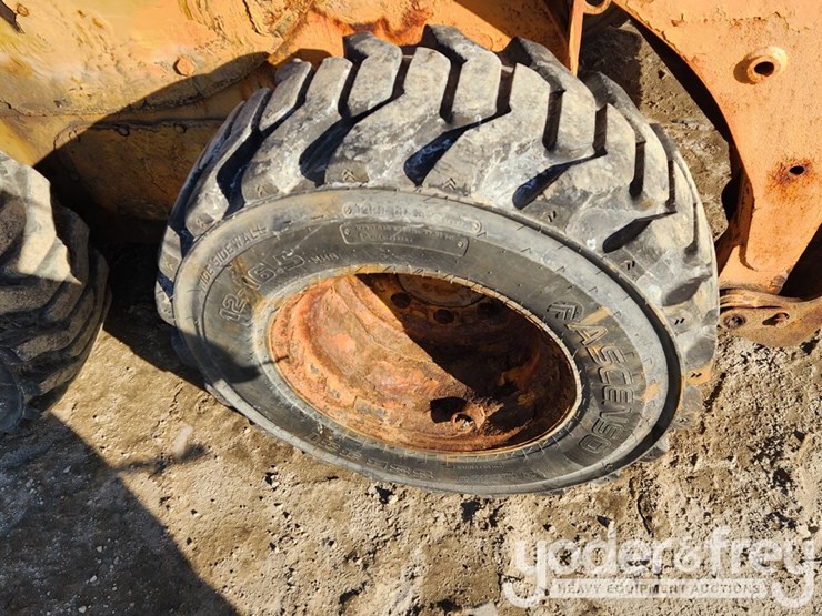 2011-caterpillar-236b3-image-7