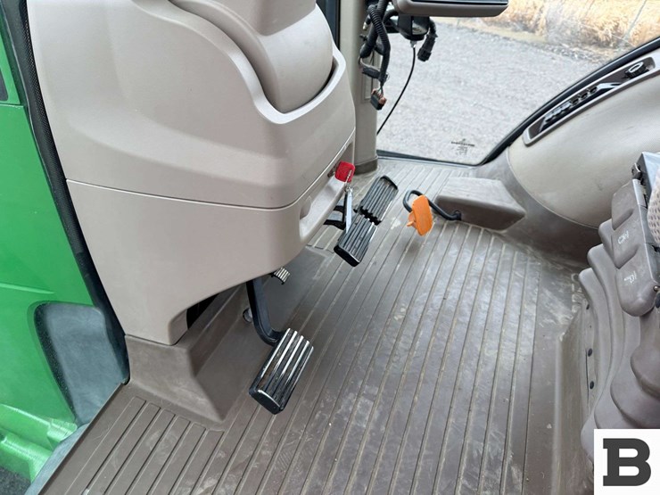 2012-john-deere-8335r-image-92