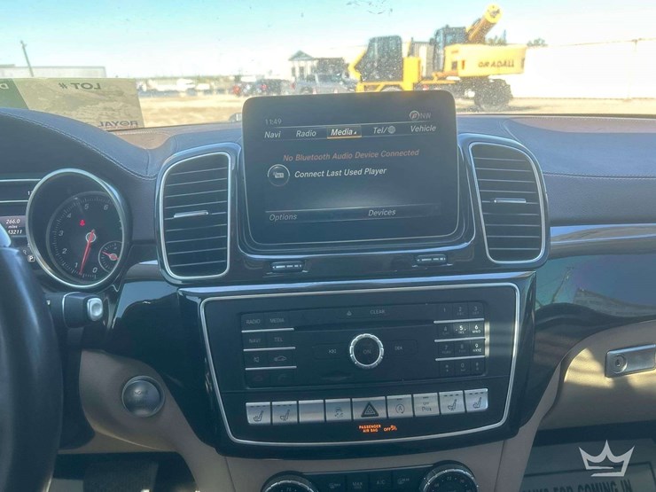 2017-mercedes-benz-gls450-awd-suv-image-15