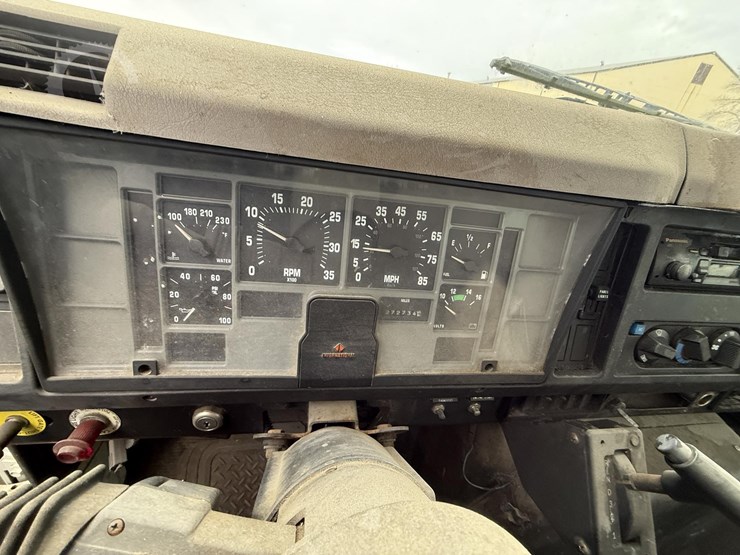 1998-international-4700-image-13