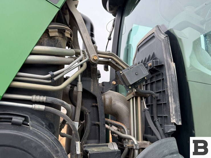 2012-john-deere-8335r-image-88