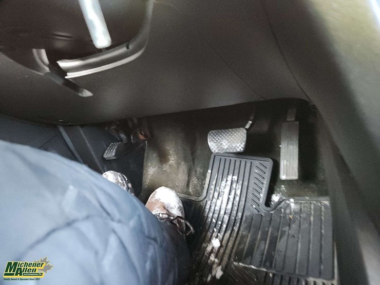 2017-chevrolet-equinox-lt-image-24