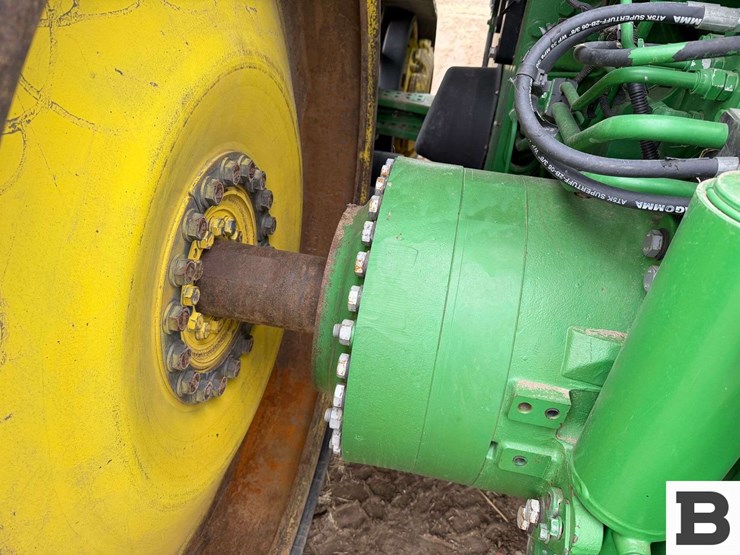 2015-john-deere-8370rt-image-41