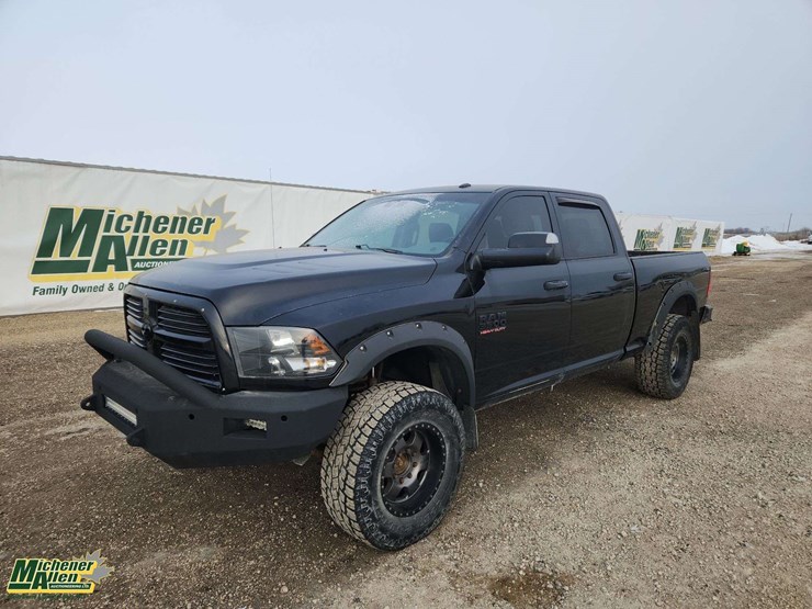 2017-dodge-3500-image-1
