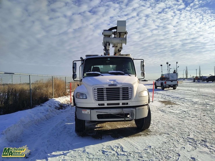 2009-freightliner-m2-106-image-6