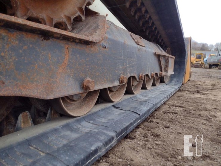 2017-bobcat-t740-image-33