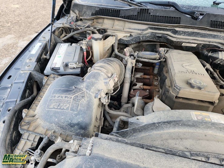 2017-dodge-3500-image-28