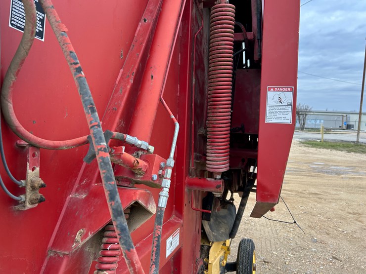 new-holland-br7080-image-9