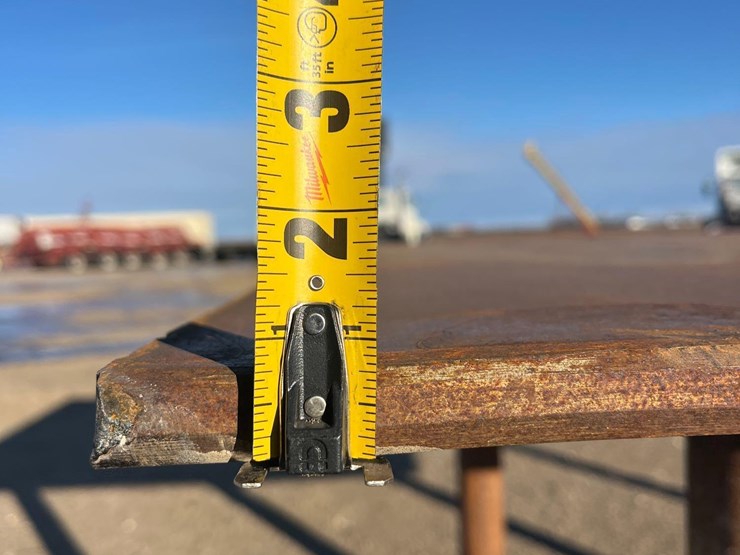 steel-table-with-vice-image-7