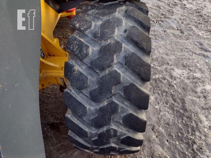 2021-deere-304l-image-18