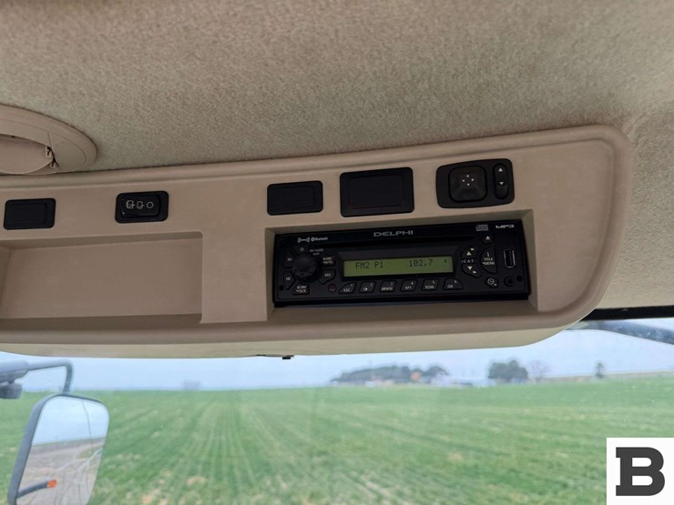 2012-john-deere-7215r-image-80