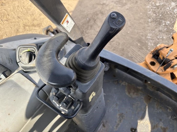 2018-case-580sn-image-17