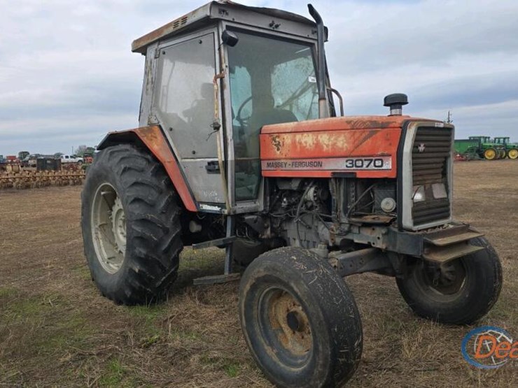 massey-ferguson-3070-tractor,-s/n-p083033:-cab-image-2