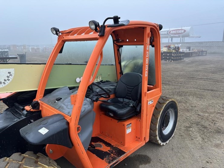 2015-jlg-g5-18a-image-20