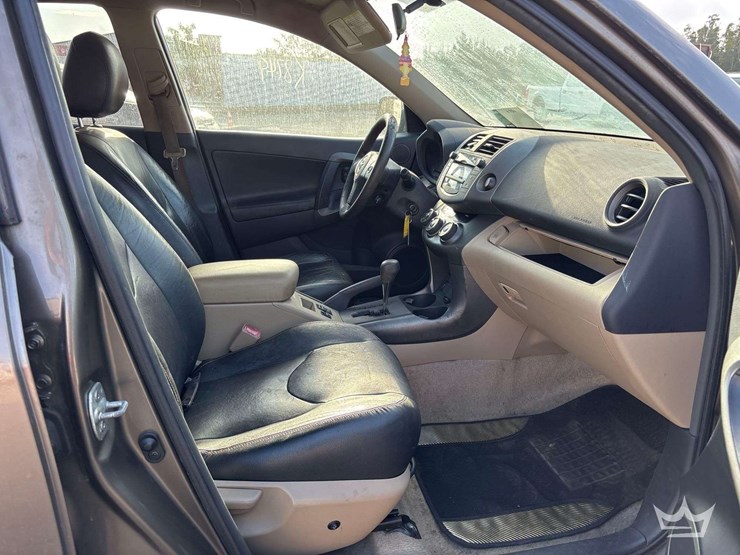 2010-toyota-rav4-image-18