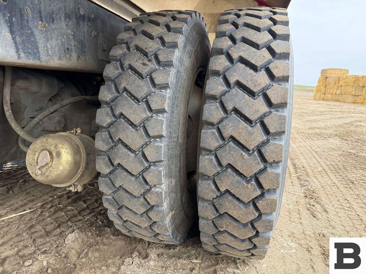 2003-international-7600-image-17