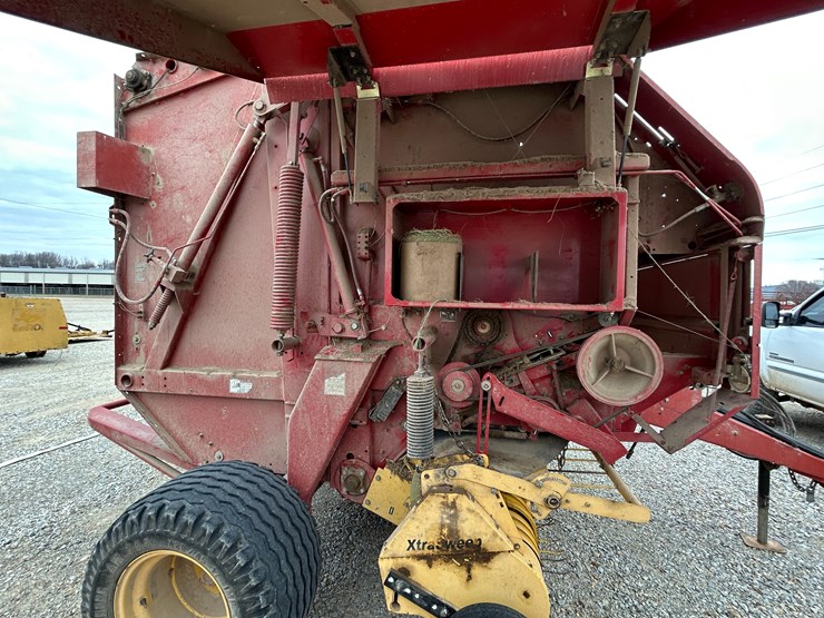 new-holland-br780a-image-9