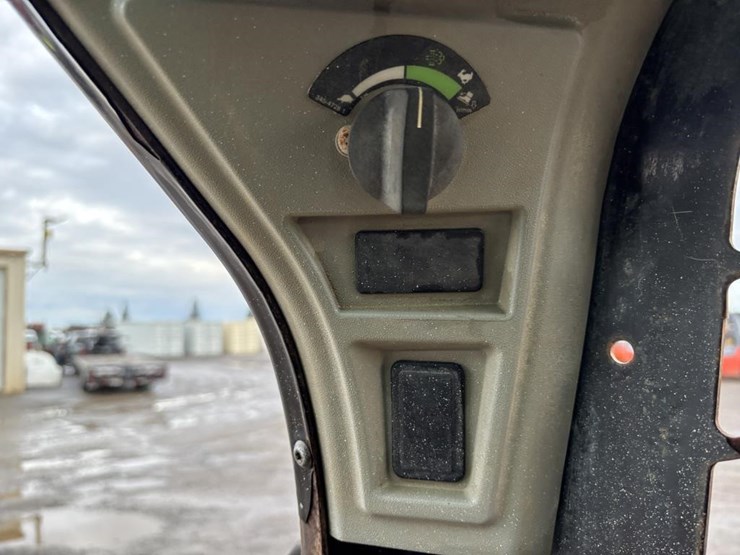 2021-caterpillar-259d3-image-26