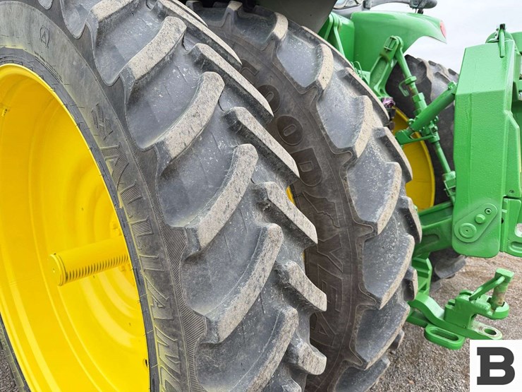 2012-john-deere-8335r-image-34