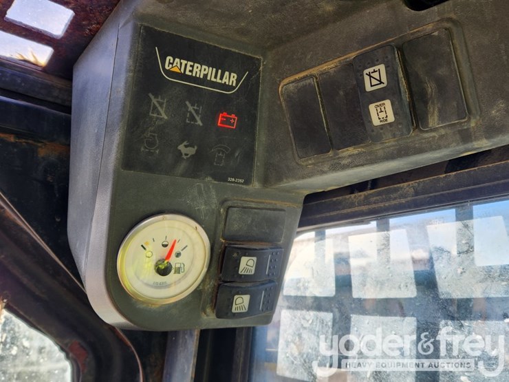 2011-caterpillar-236b3-image-25