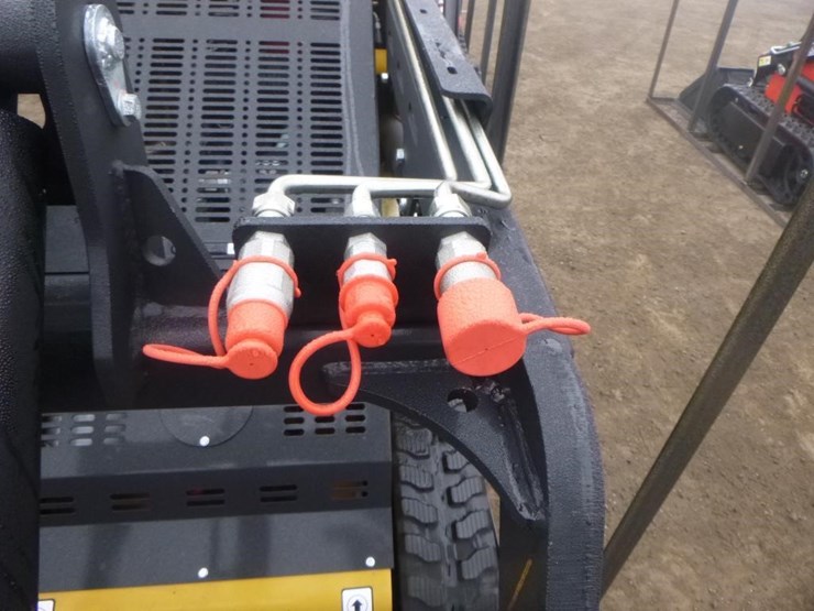 2025-cfg-kktca27-skid-steer-track-loader-image-10