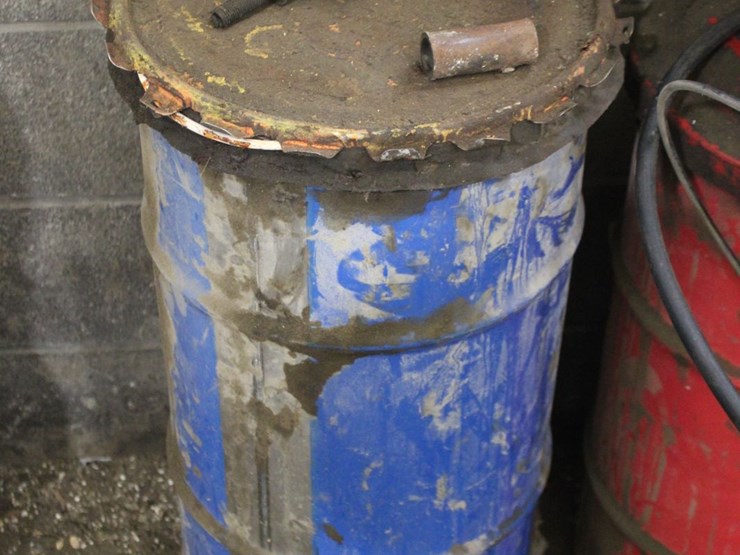 pnuematic-grease-gun-with-two-barrels-image-3