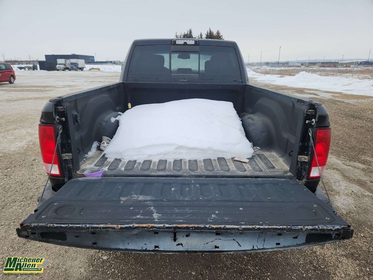 2017-dodge-3500-image-16