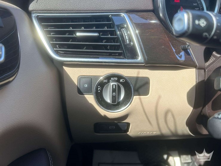 2017-mercedes-benz-gls450-awd-suv-image-13