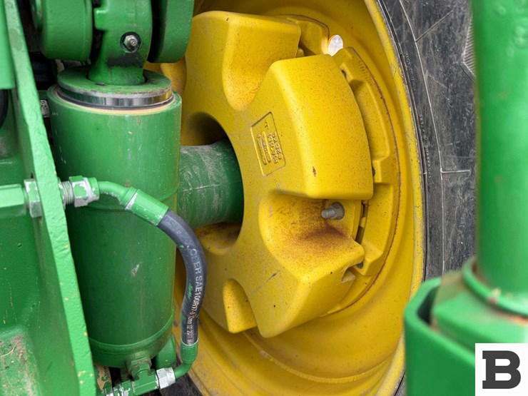 2011-john-deere-8310r-image-38