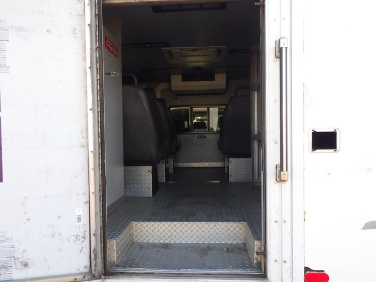 2012-ford-f550-image-13