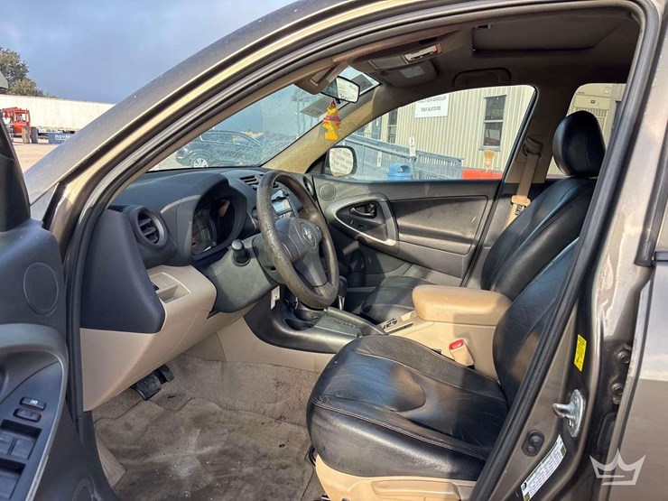 2010-toyota-rav4-image-12