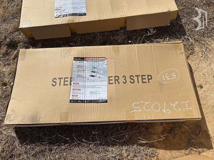 landhonor-lhr-ssl3-3-step-safety-ladder-image-2