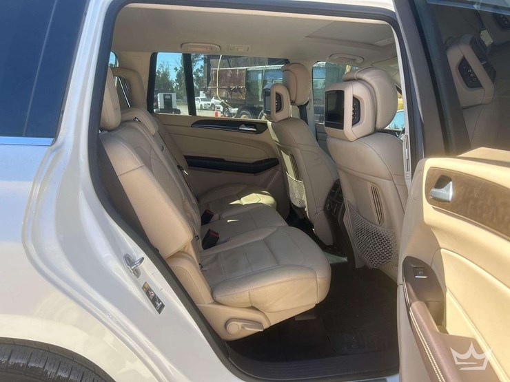 2017-mercedes-benz-gls450-awd-suv-image-28