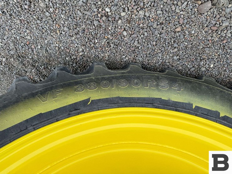 2012-john-deere-8335r-image-33