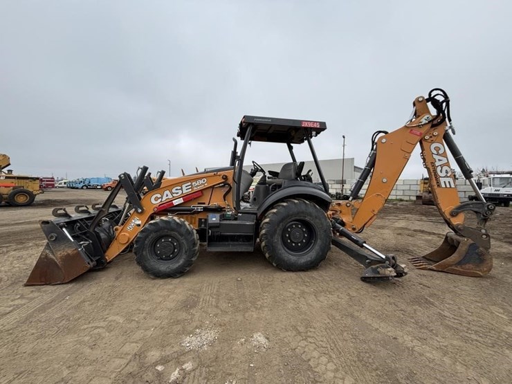 2018-case-580sn-image-5