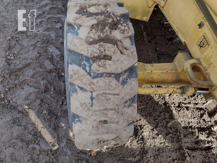 2005-deere-310g-image-21