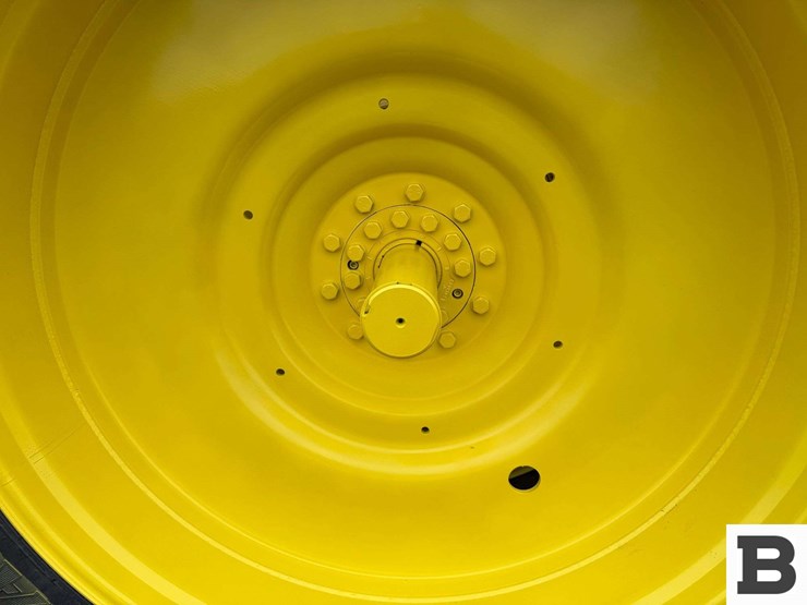 2012-john-deere-8335r-image-30