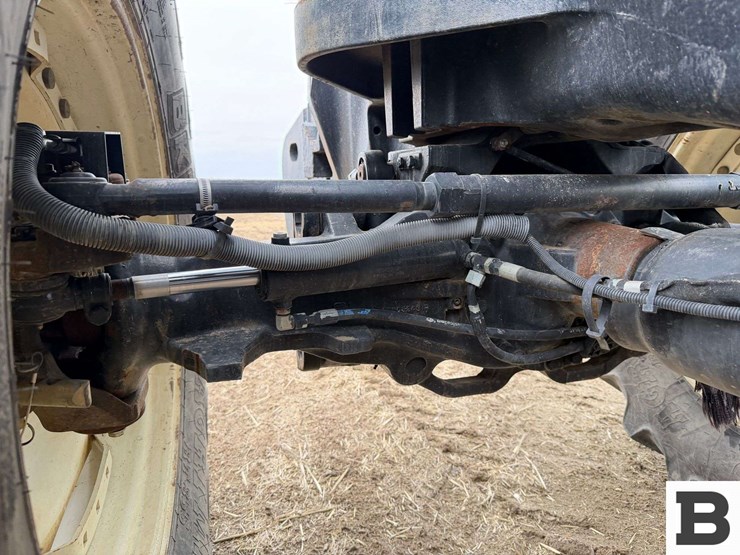 new-holland-t8.330-image-22