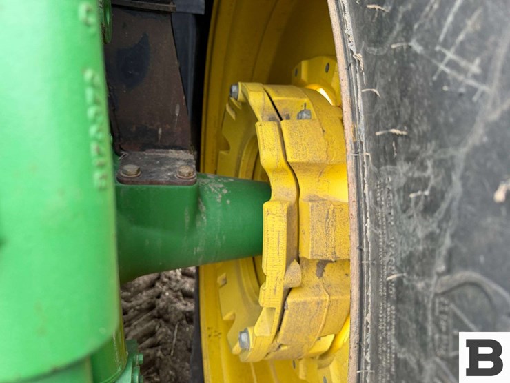 2012-john-deere-7215r-image-32
