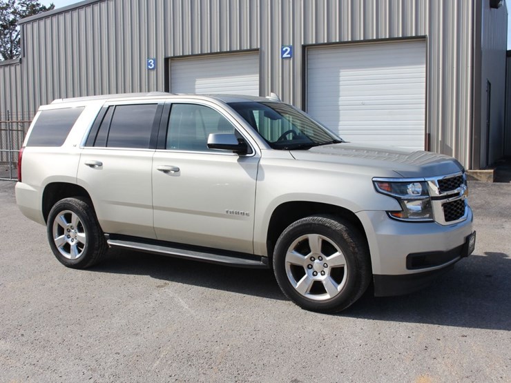 2017-chevrolet-tahoe-lt-image-1