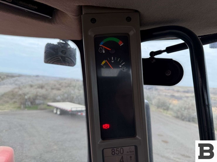 2012-case-ih-600-image-103