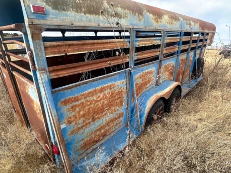 bullmobile-20'x6'-livestock-trailer-image-13