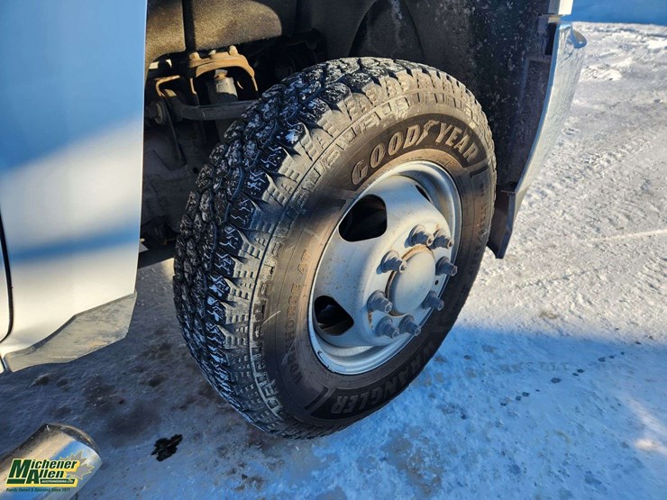 2017-chevrolet-silverado-3500hd-image-16