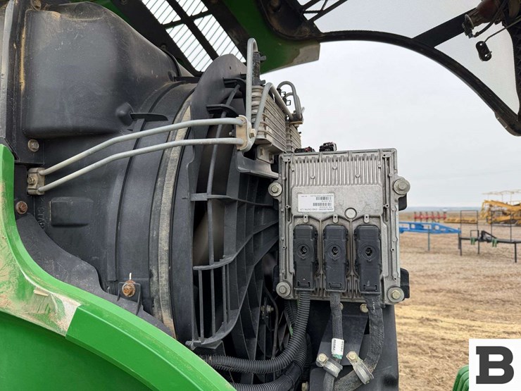 2012-john-deere-7215r-image-56