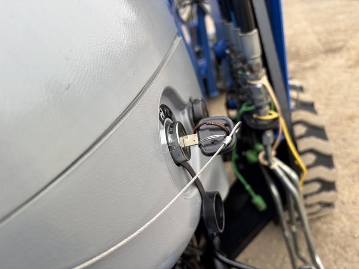 2017-new-holland-workmaster-40-image-34