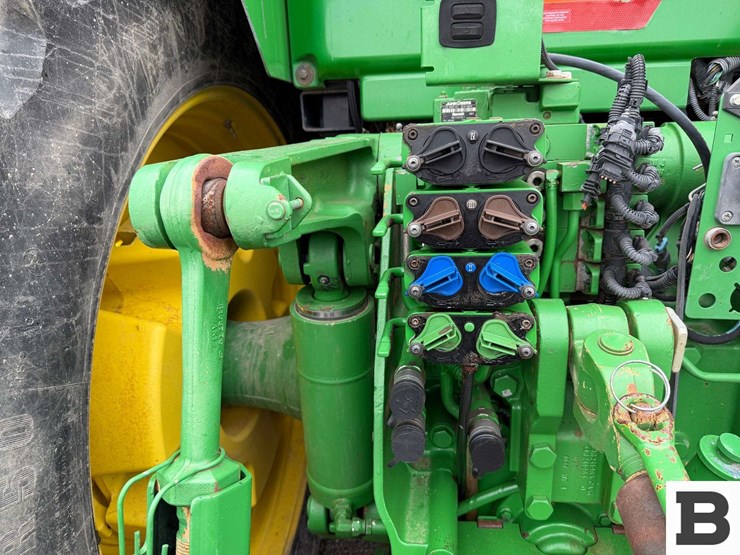 2011-john-deere-8310r-image-32