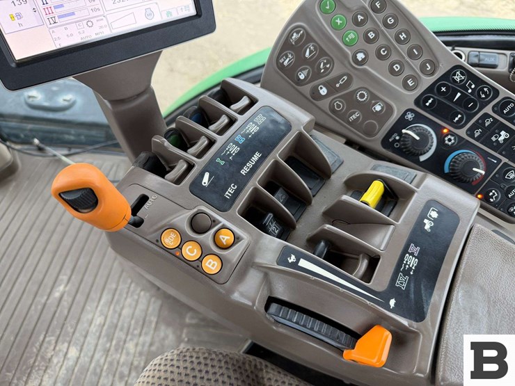 2012-john-deere-7215r-image-73