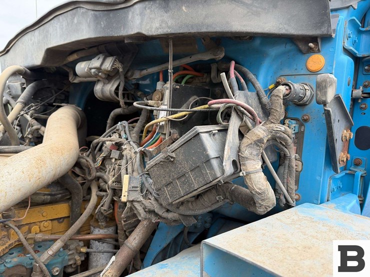 2003-international-7600-image-39