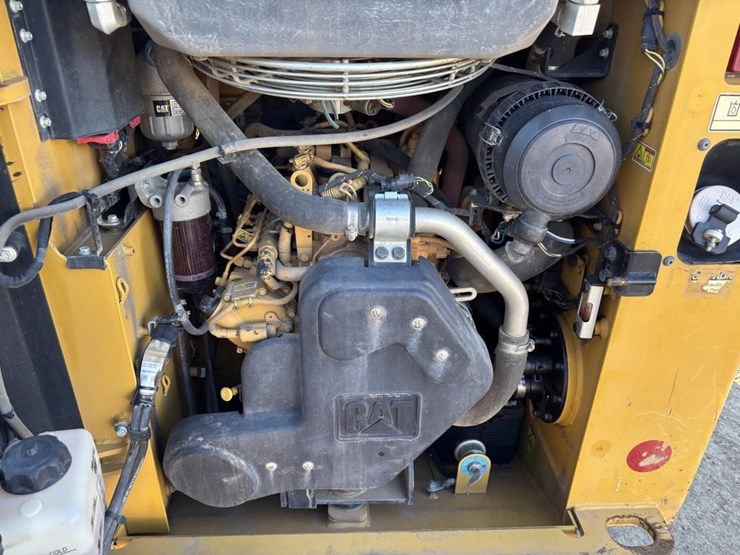 2018-caterpillar-226d-image-34